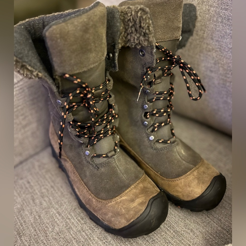 New Keen Women’s Suede Winter Boots Size 7.5
